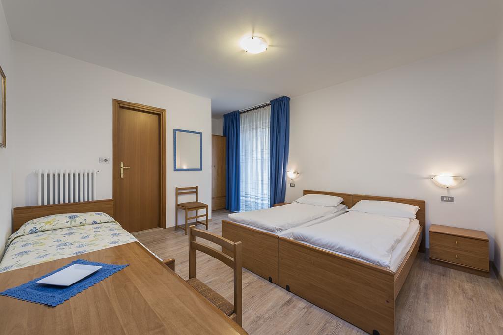 Hotel Villa Al Vento Torbole Sul Garda Phòng bức ảnh